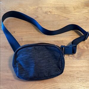 2019 lululemon Aqueous Ikat Jacquard Black Highlander Everywhere Belt Bag